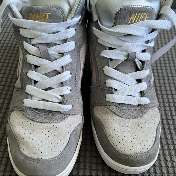 Nike Women Air prestige Sneakers Silver, gray ,purple with pink swoosh size 8 - Picture 5 of 7